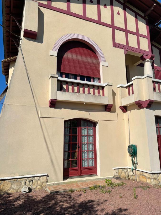 32 Parc Des Sports Chez Catherve Saint-Medard-de-Guizieres Exterior photo